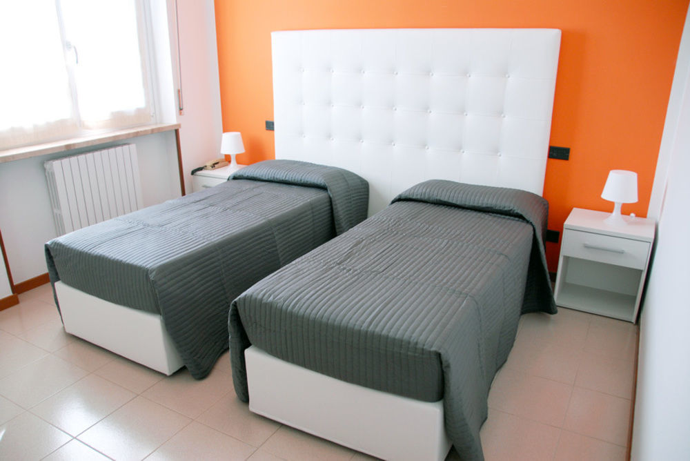 Albergo Al Sole กัสเตลนูโอโว เดล การ์ดา ภายนอก รูปภาพ