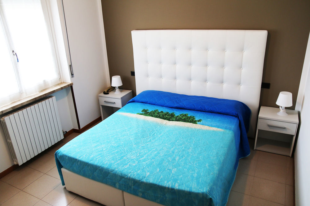 Albergo Al Sole กัสเตลนูโอโว เดล การ์ดา ภายนอก รูปภาพ