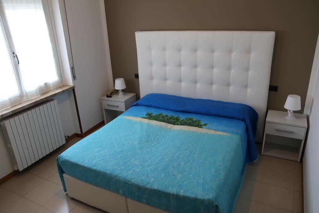 Albergo Al Sole กัสเตลนูโอโว เดล การ์ดา ภายนอก รูปภาพ