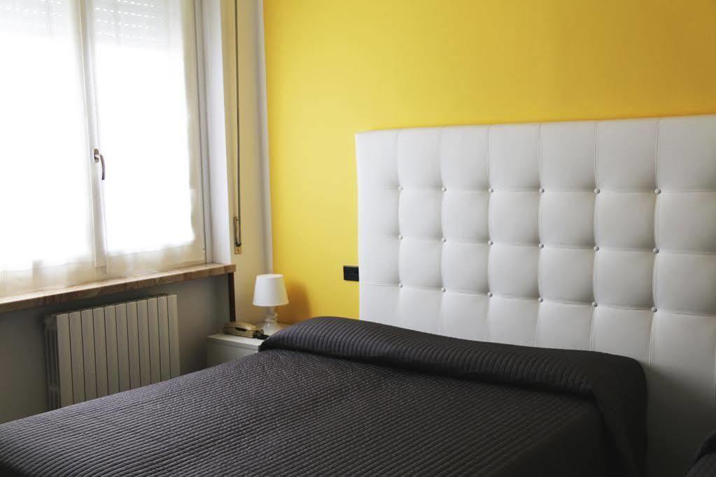 Albergo Al Sole กัสเตลนูโอโว เดล การ์ดา ภายนอก รูปภาพ